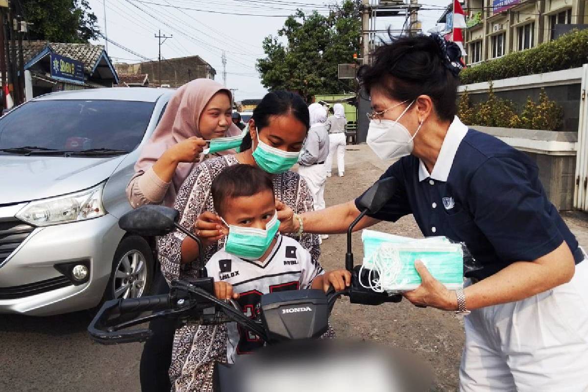 Berbagi Perlindungan di Tengah Erupsi Gunung Anak Krakatau, Tzu Chi Lampung Bagikan 50 Ribu Masker