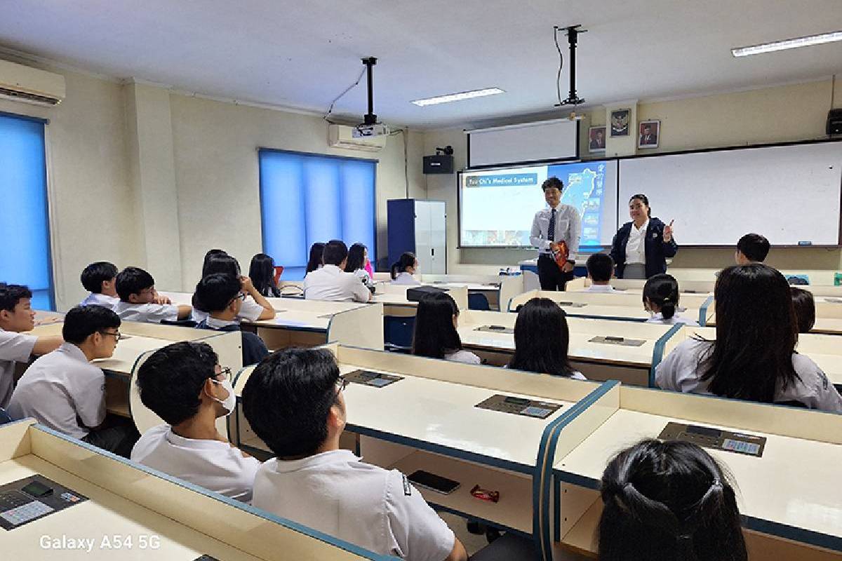 Pameran Pendidikan dan Seminar Tzu Chi University di Medan