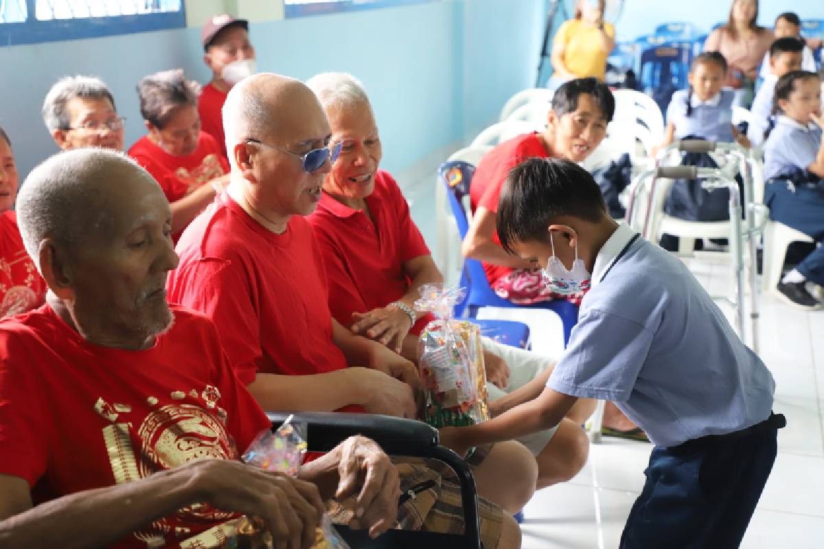 Menanamkan Rasa Syukur Melalui Kunjungan Kasih 