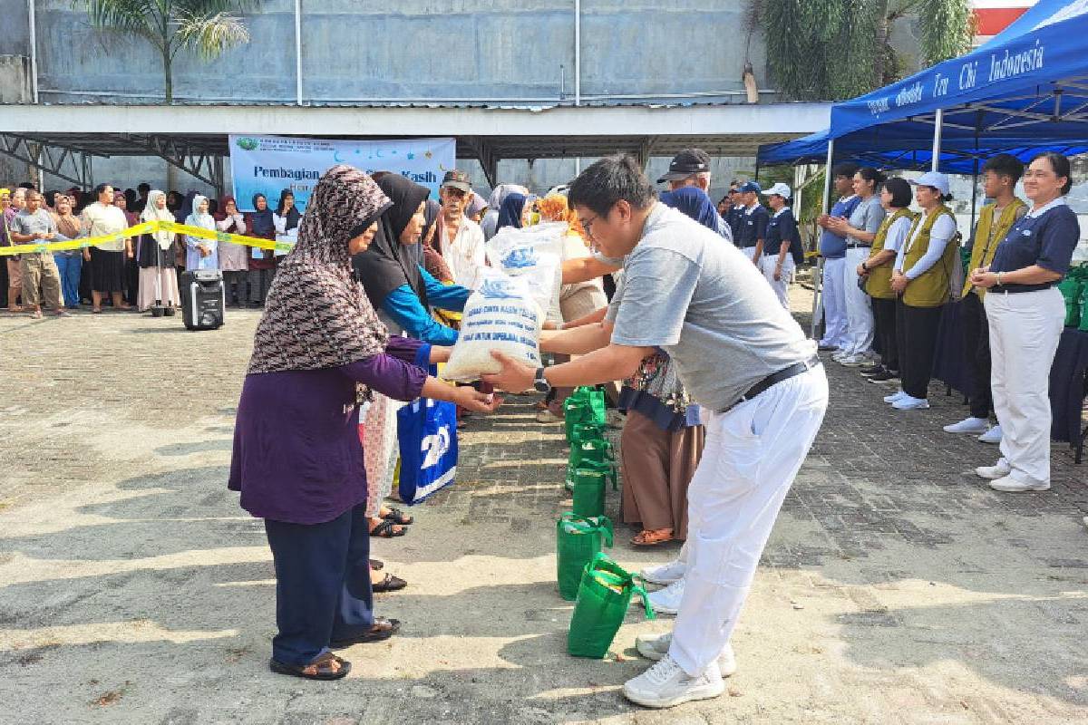 Jelang Idulfitri, Tzu Chi Pekanbaru Bagikan 1.029 Paket Cinta Kasih