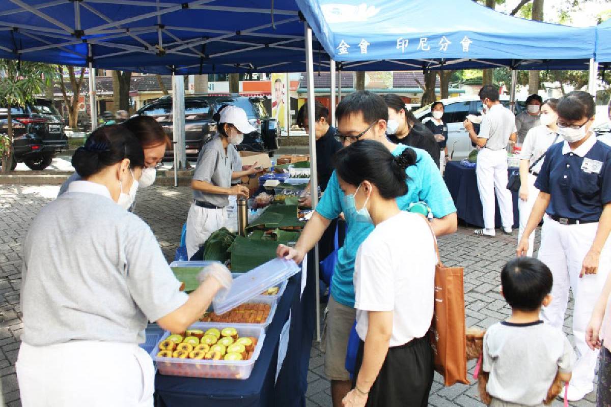Mengajak Masyarakat Bervegetaris Lewat Vegetarian Food Bazar