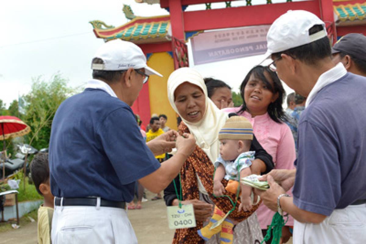 Baksos Kesehatan Pascabanjir di Karawang (2)