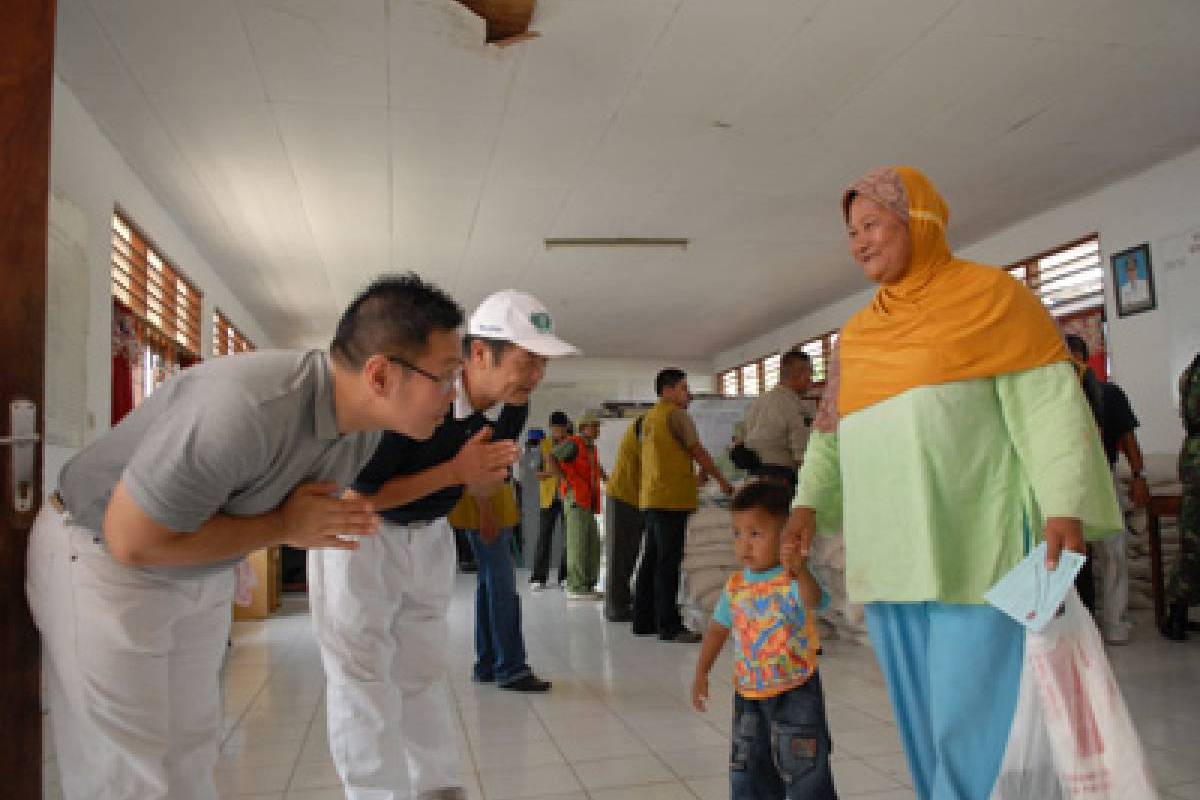 Pembagian Beras di NTT