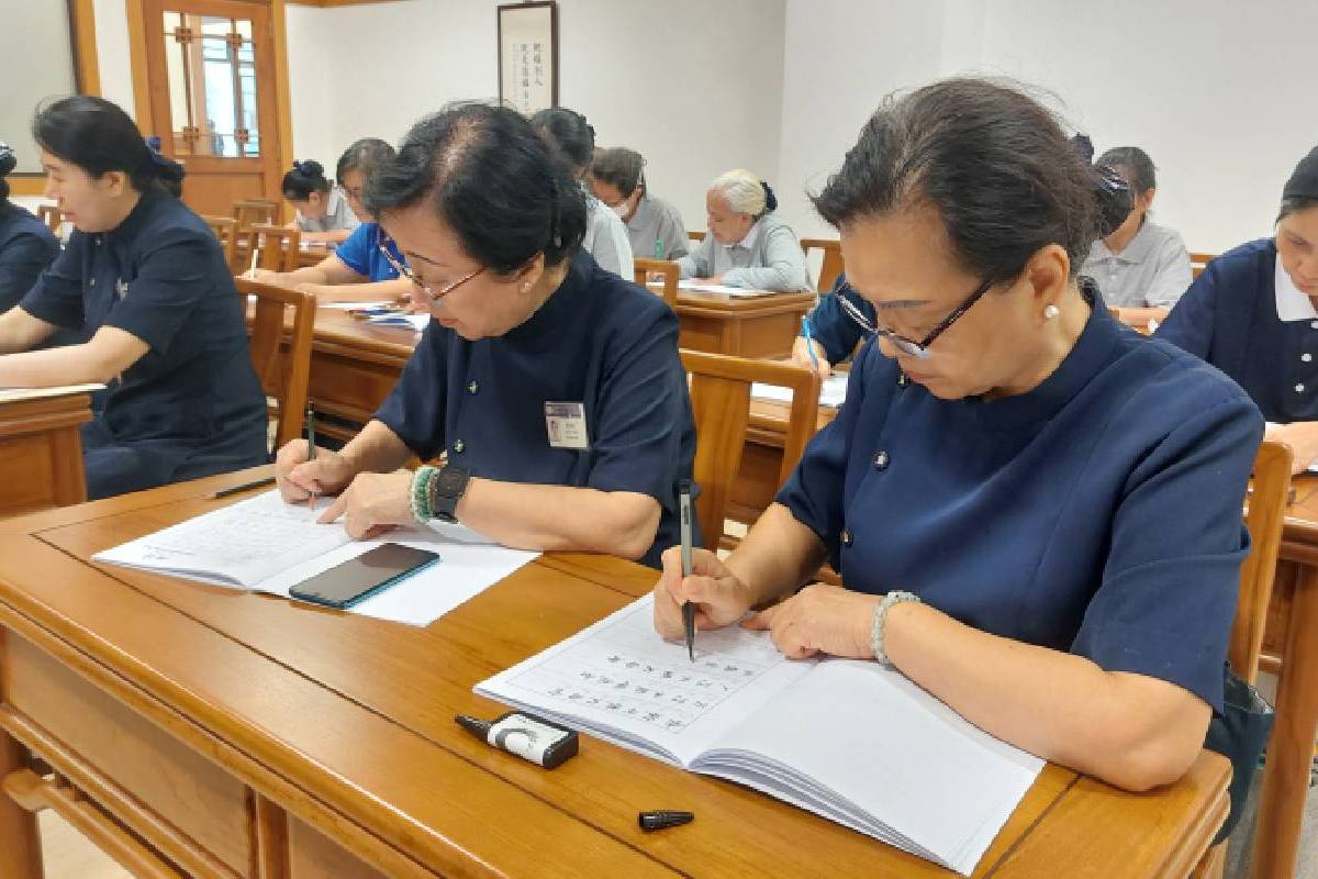 Mewujudkan Tekad Balas Budi dalam Goresan Pena