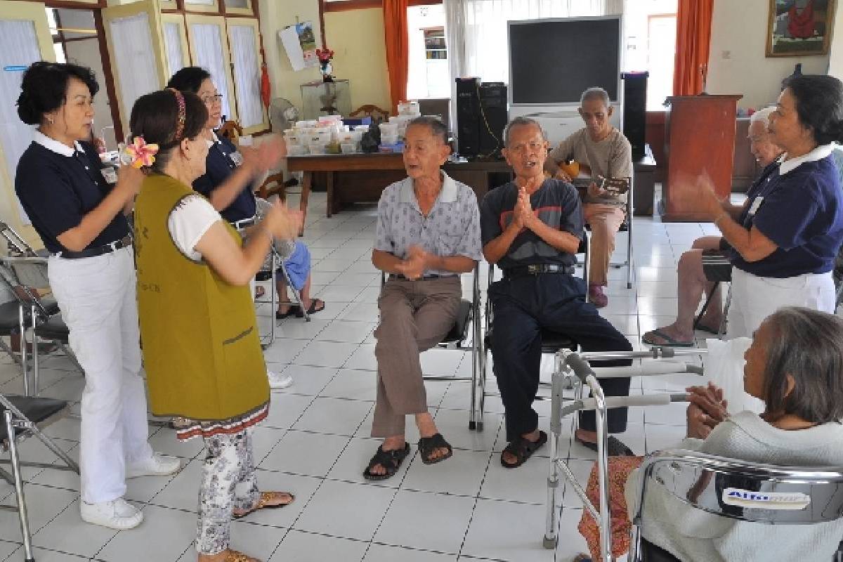 Cinta Kasih untuk Opa dan Oma