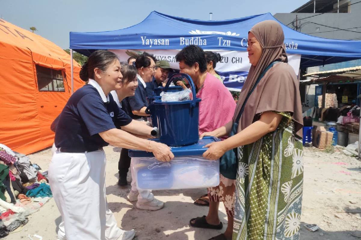 Peduli Korban Kebakaran di Kelurahan Kebon Kelapa