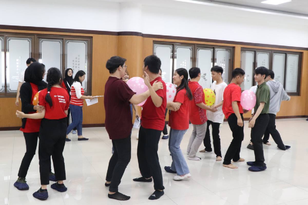 Cara Seru Relawan Tzu Chi Bandung Peringati Hari Kemerdekan RI