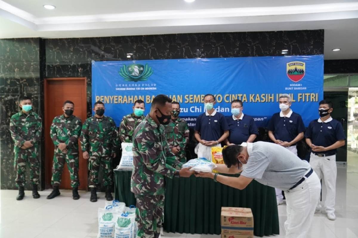 Wujud Apresiasi kepada Para Prajurit TNI dalam Penyaluran Bantuan Sosial Peduli Covid-19