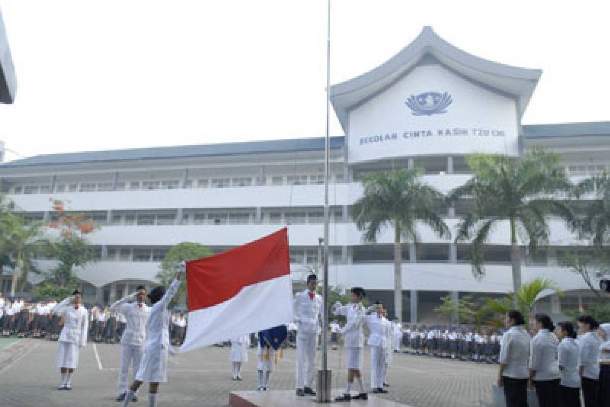 Upacara HUT RI ke-66 di Sekolah Cinta Kasih Tzu Chi