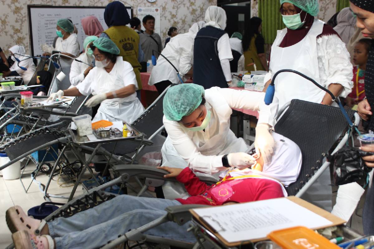 Baksos Kesehatan: Tulus Melayani, Menjaga Kesehatan Gigi Sejak Dini