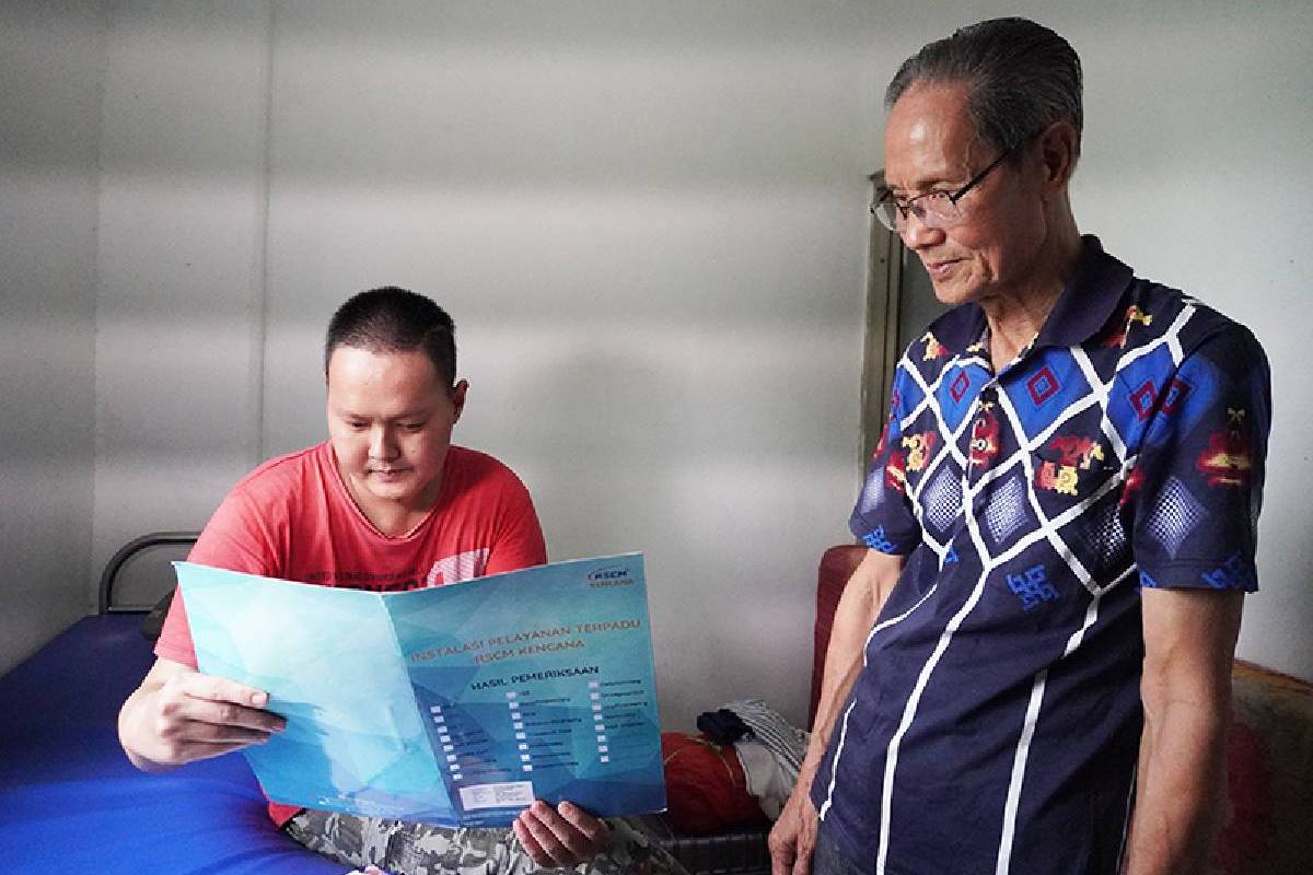 Dukungan dari Tzu Chi dan Sang Ayah Membuat Jimmy Lebih Semangat Jalani Pengobatan Tumor Otak