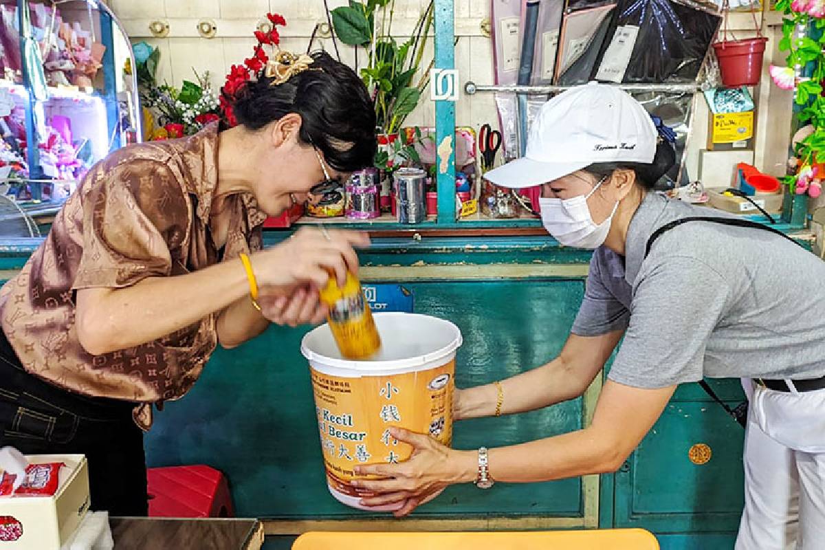 Menggalang Cinta Kasih dari Masyarakat