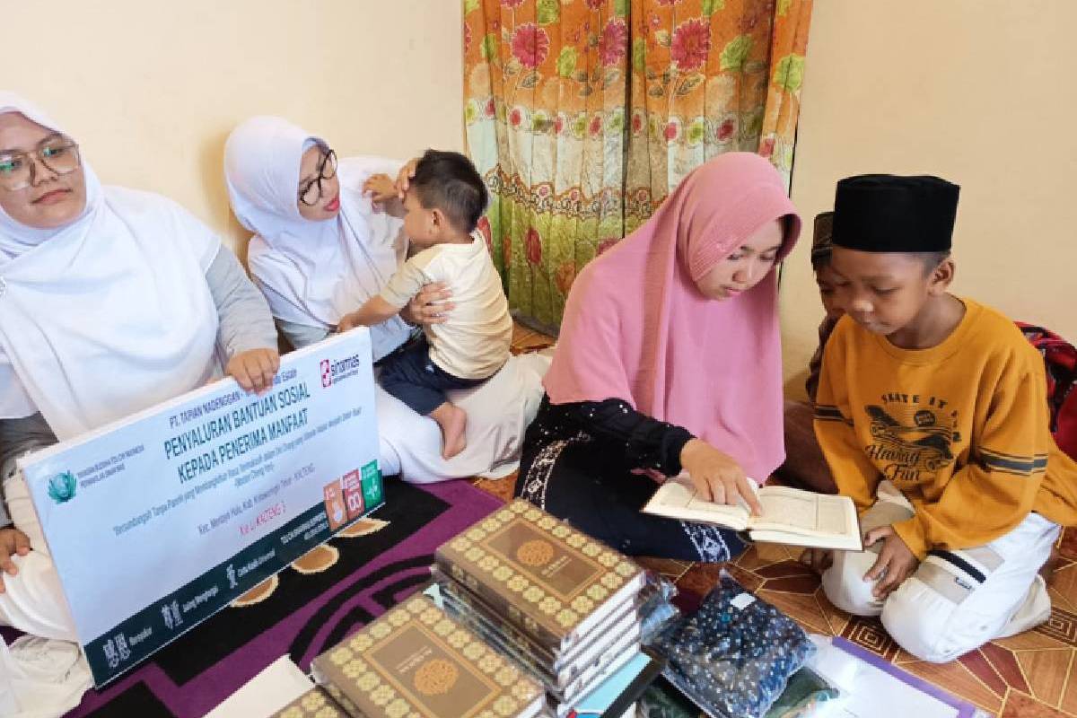Pemberian Al-Quran dan Sarana Ibadah untuk Anak Didik TPA Desa Pantap