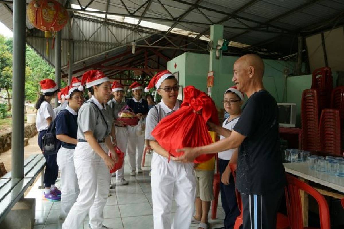 Kehangatan Natal dari Rumah ke Rumah