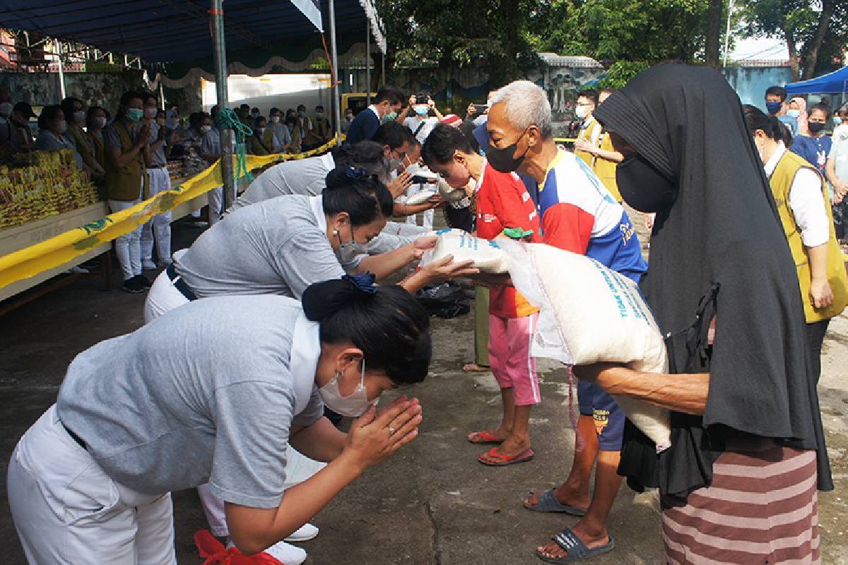 Paket Lebaran 2022: Pembagian Paket Cinta Kasih di Kelurahan 13 dan 14 Ilir, Palembang