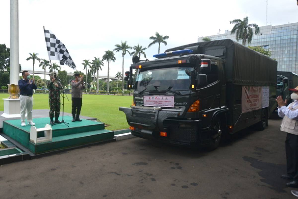 Seratus Lima Puluh Ton Beras dan 300 Ribu Masker Medis untuk Warga Jadetabek