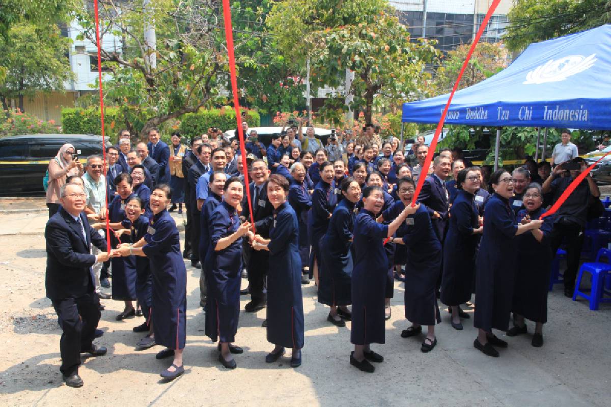 Relawan Tzu Chi Komunitas He Qi Jakarta Barat 4 Meresmikan Rumah Barunya