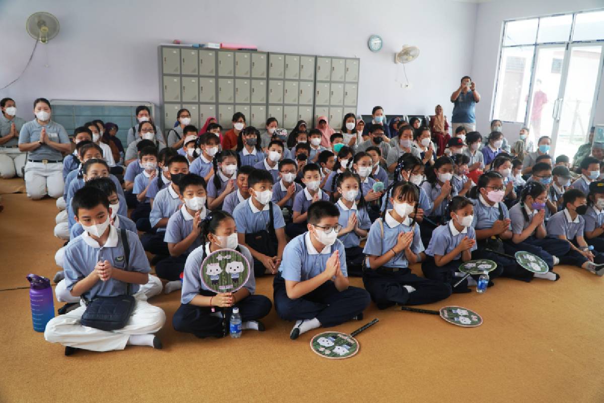 Belajar Menerapkan Cinta Kasih dan Berbakti Kepada Orang Tua