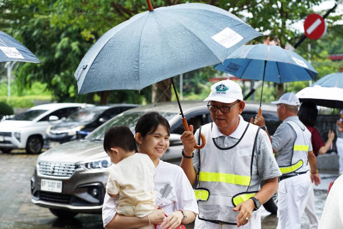 Semangat Tak Kenal Lelah, Relawan Tzu Chi Batam Sukseskan Pekan Amal