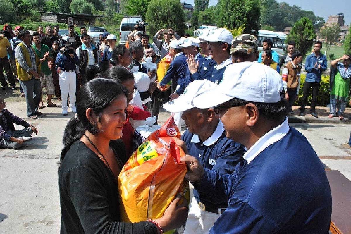 Bantuan untuk Nepal (5)