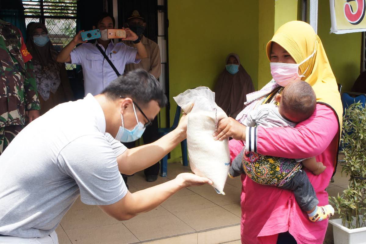 Tzu Chi Palembang Salurkan 30 Ribu Paket Beras Di Masa PPKM