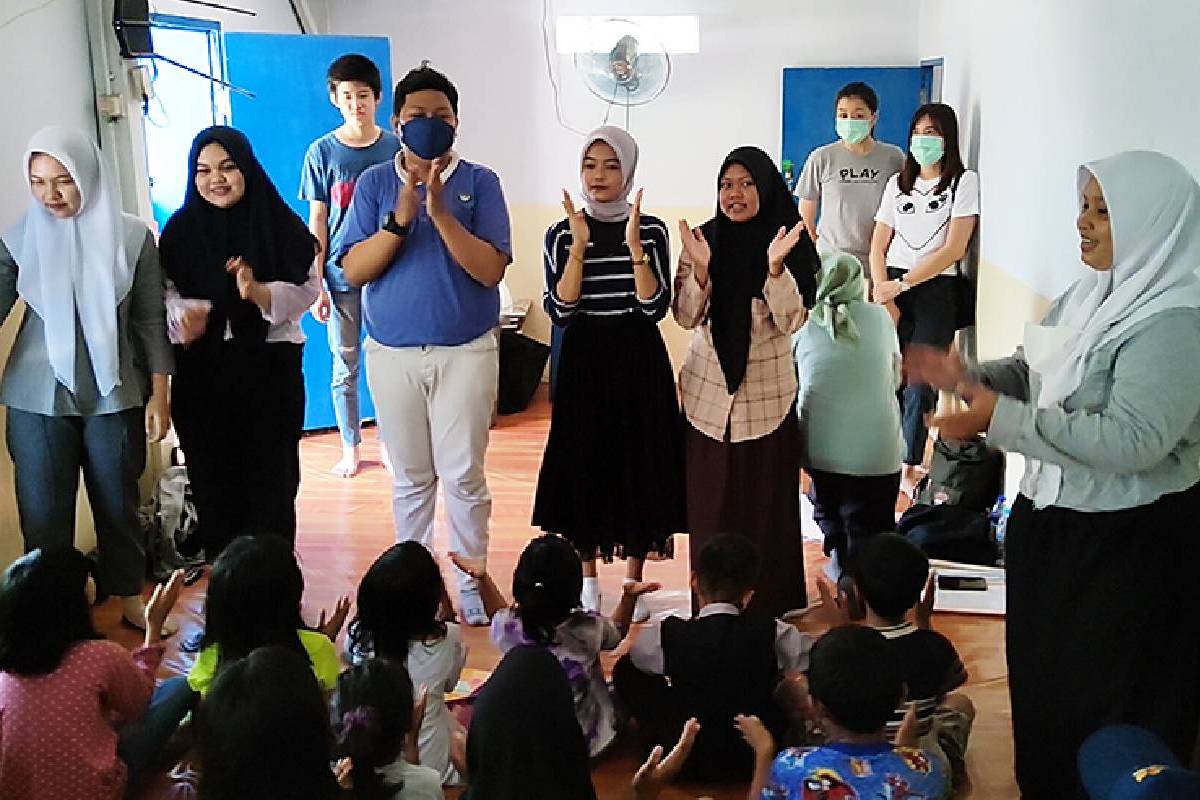 Berbagi Kasih Serta Kebahagiaan kepada Anak-anak Panti Asuhan Al-Iman 