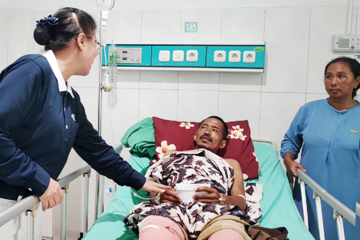 Tzu Chi Surabaya dan Tzu Chi Sinar Mas Hadir di Tengah Warga Terdampak Erupsi Semeru