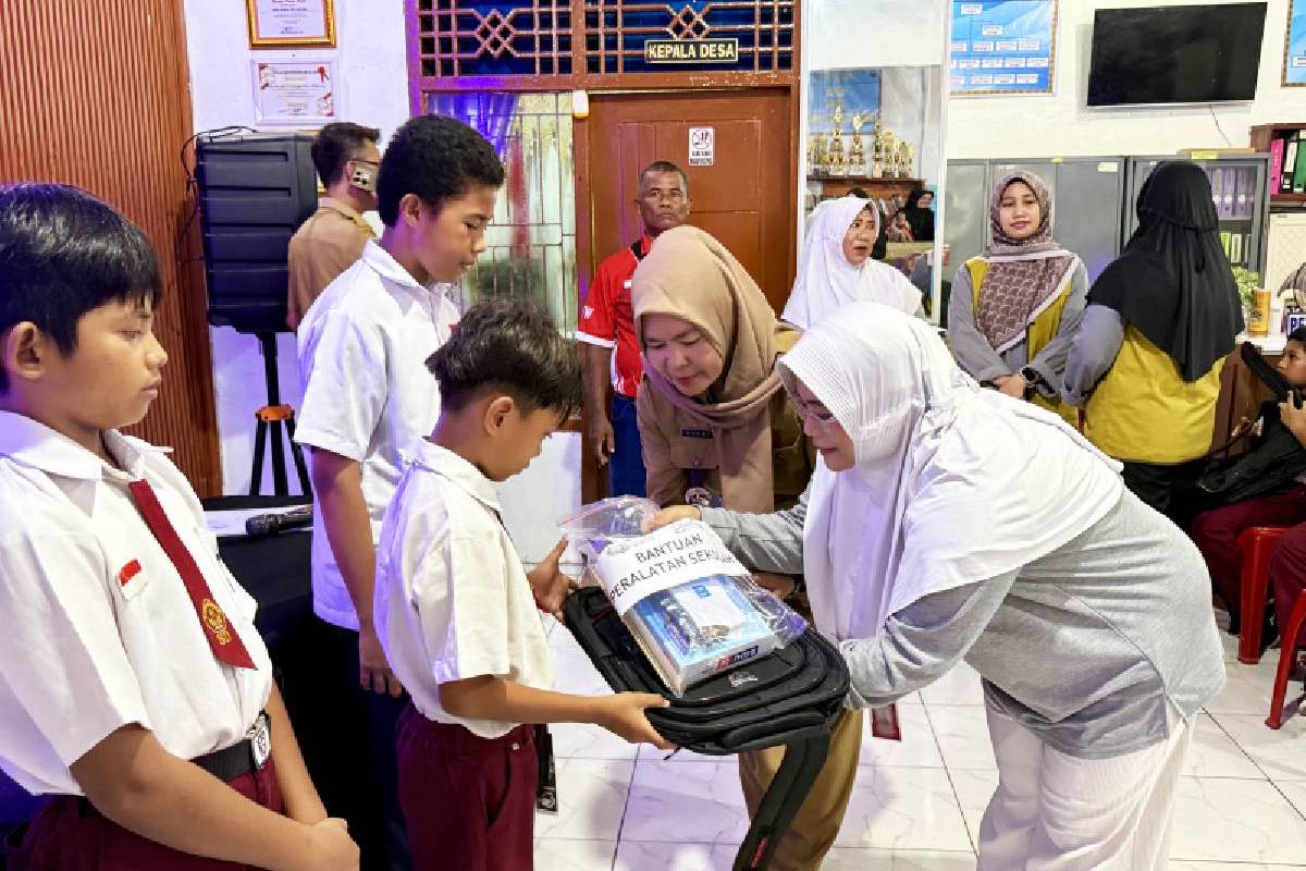 Bantuan Peralatan Sekolah Sambut Tahun Ajaran Baru