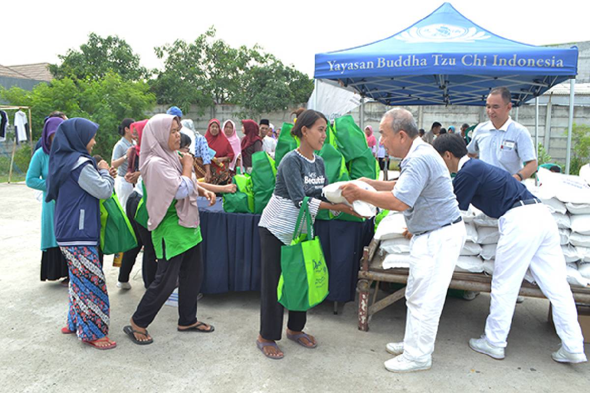 Pembagian Paket Cinta Kasih Lebaran 2019