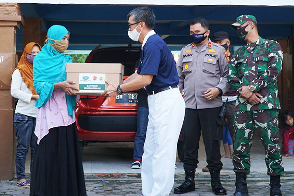 500 Paket Sembako untuk Kecamatan Limapuluh