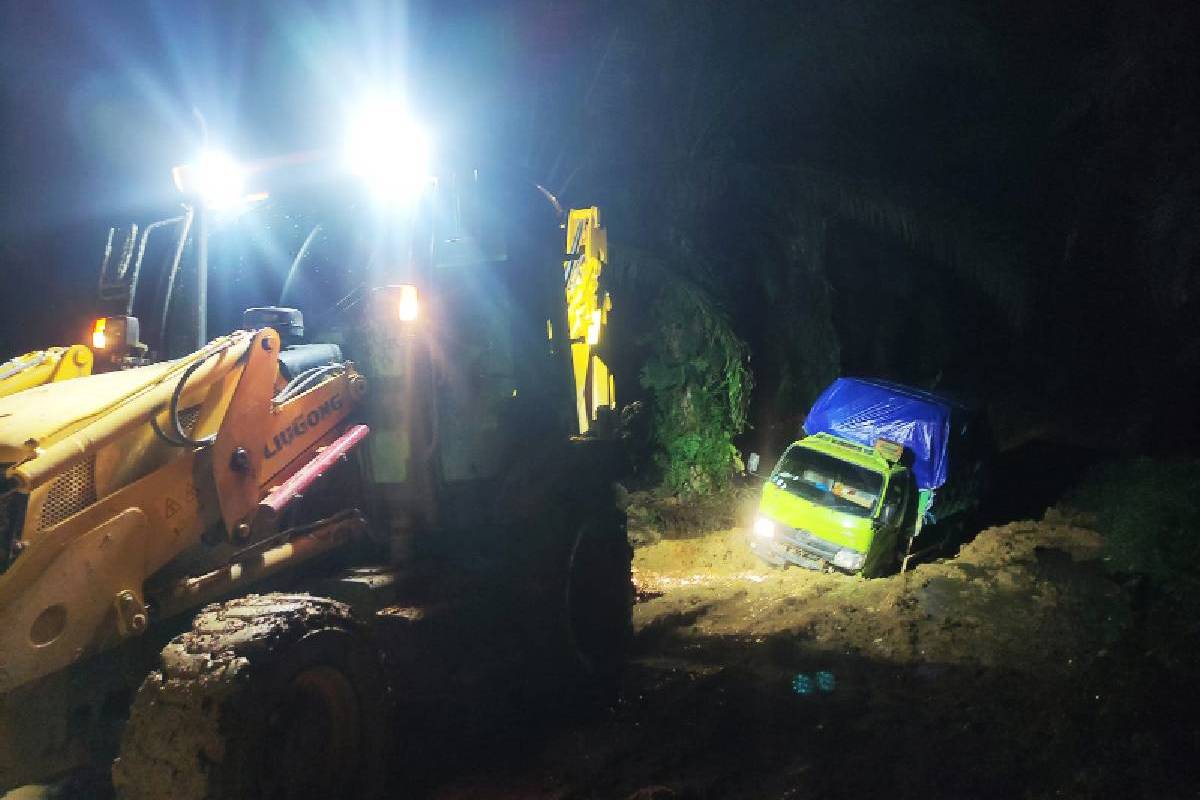 Melihat Perjuangan Distribusi Bantuan ke Lokasi Banjir di Kutai Timur