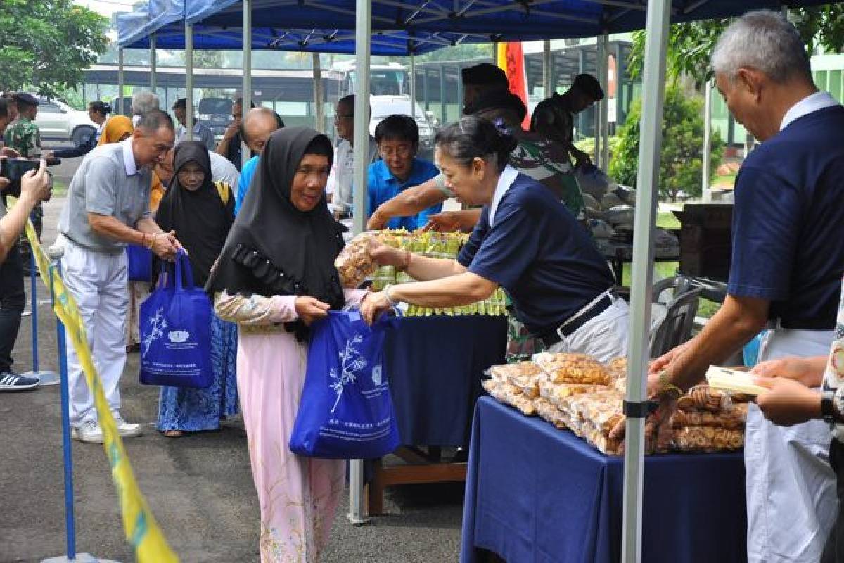 Sembako Cinta Kasih untuk Warga Bandung