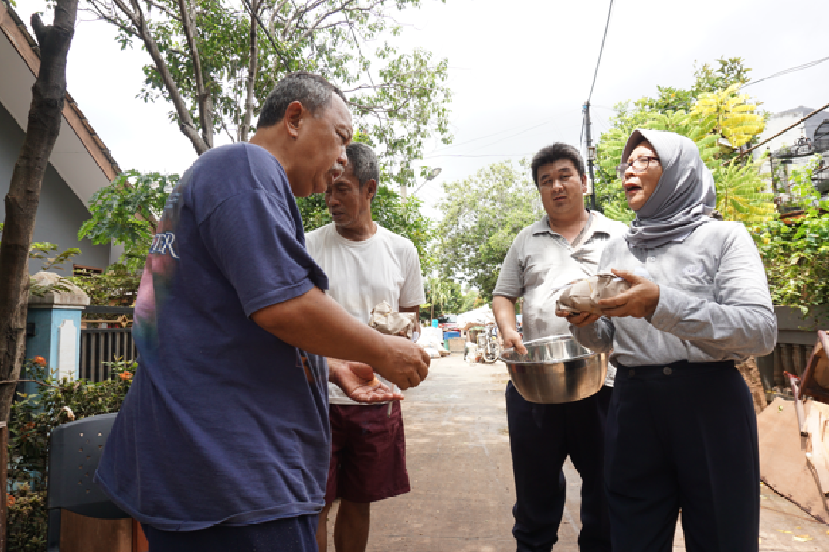 Banjir 2020: Seribu Makanan Hangat untuk Warga Ciledug, Tangerang