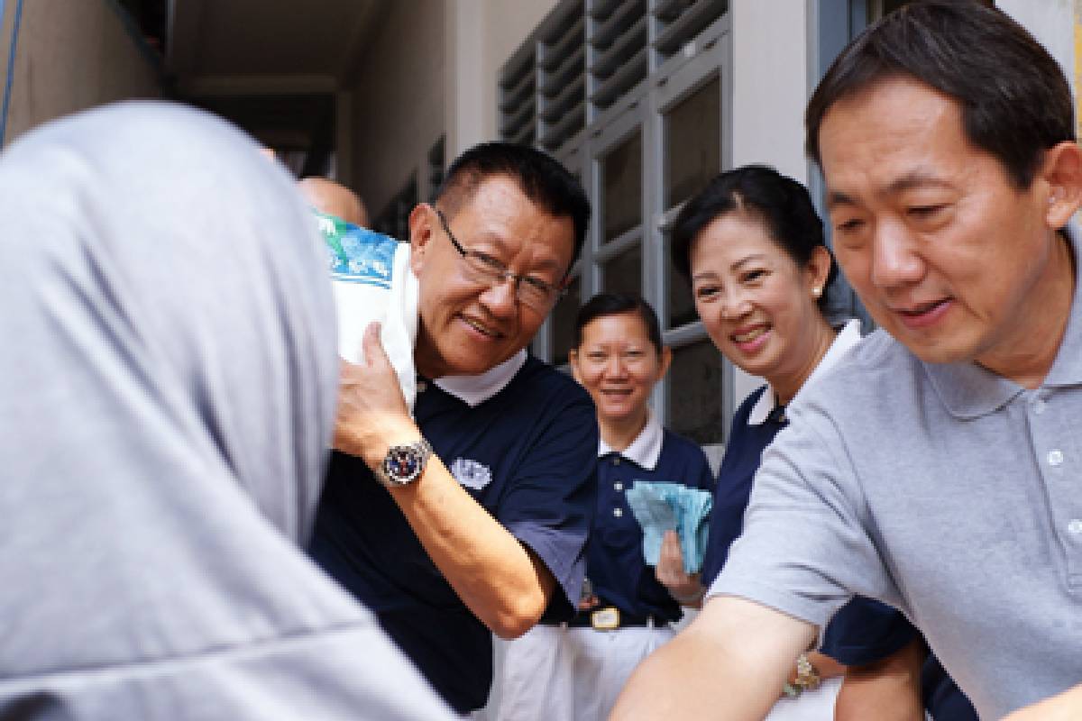 Pembagian Beras Cinta Kasih Tzu Chi kepada siswa/i Madrasah Ibtidaiyah Raudlatul Islamiah