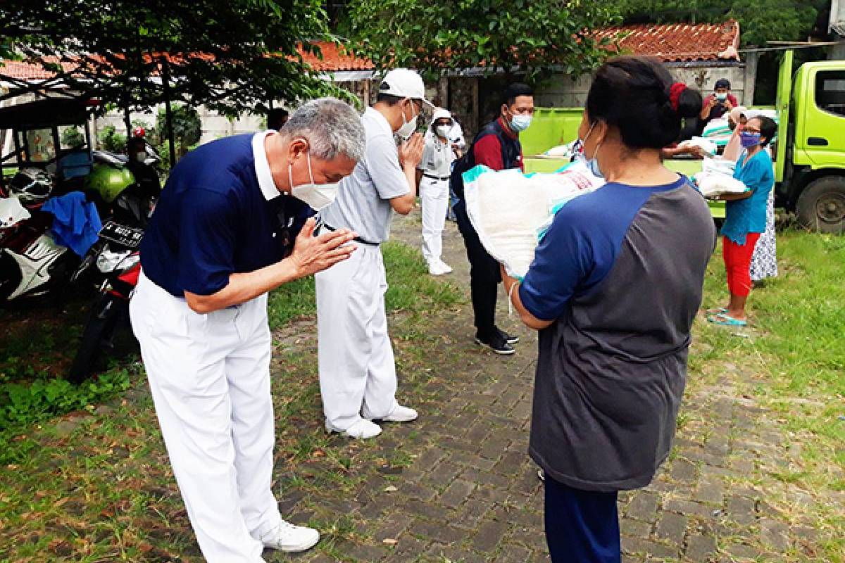 50 Paket Beras untuk Warga Kebayoran Baru, Jakarta Selatan