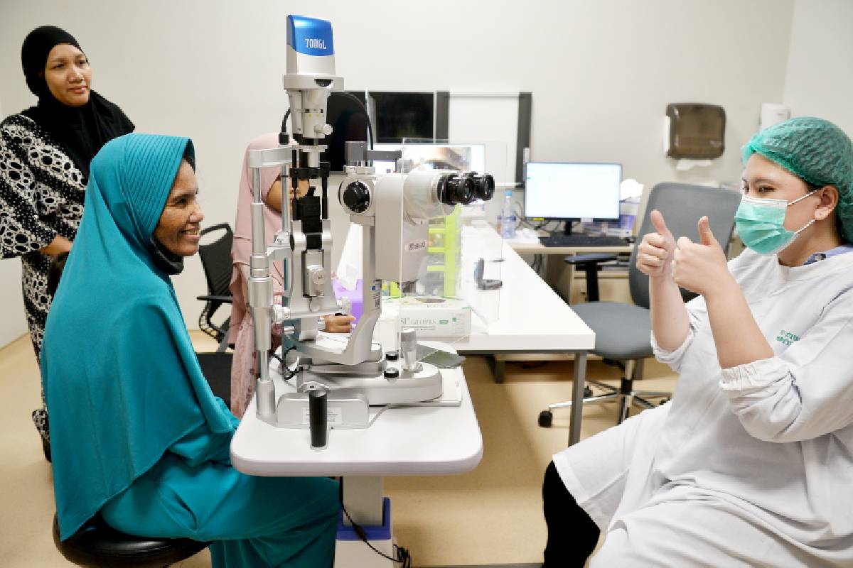 Ibu Tumi Kembali Mampu Melihat Dunia, Sekaligus Mampu Melihat Cinta Kasih yang Nyata