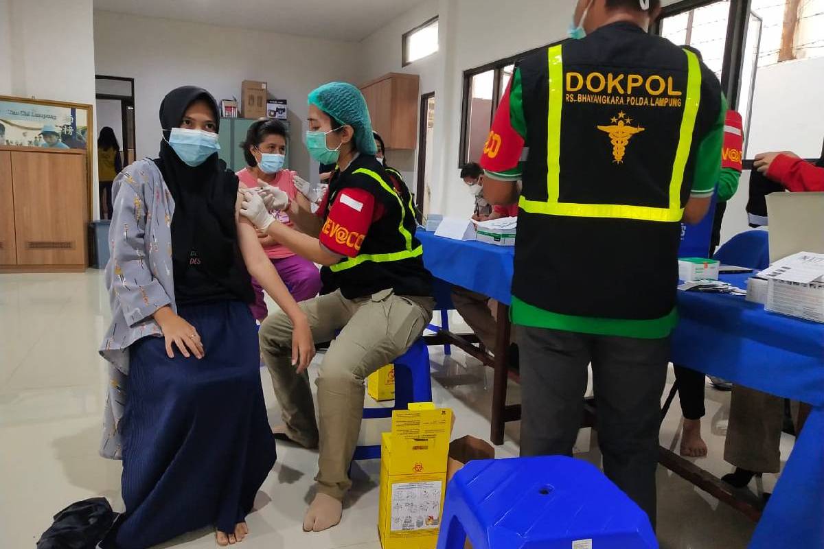 Vaksinasi Covid-19 di Lampung