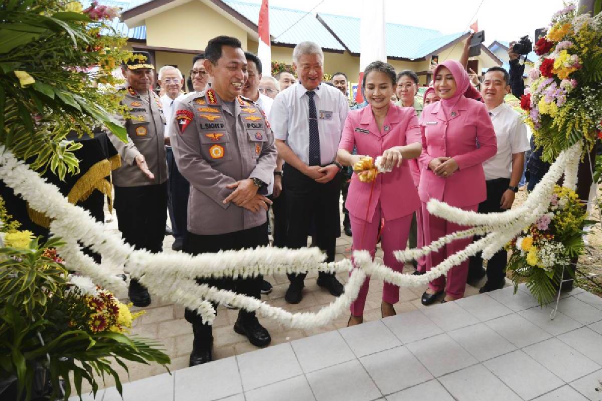 Tzu Chi dan Polri Resmikan Pembangunan Rumah Dinas Satbrimob Polda Kalimantan Barat