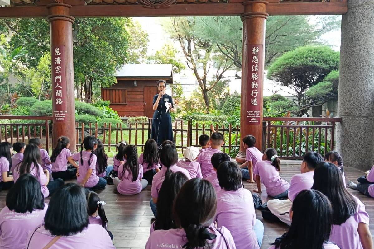 Sukacita Tur Aula Jing Si Anak Sekolah Minggu Vihara Buddha Jayanti Bekasi