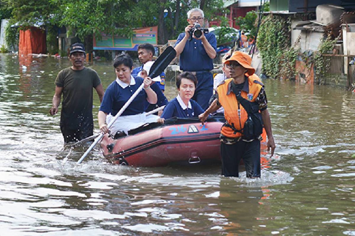 Banjir 2020: Nasi Hangat untuk Korban Banjir di Kapuk Muara