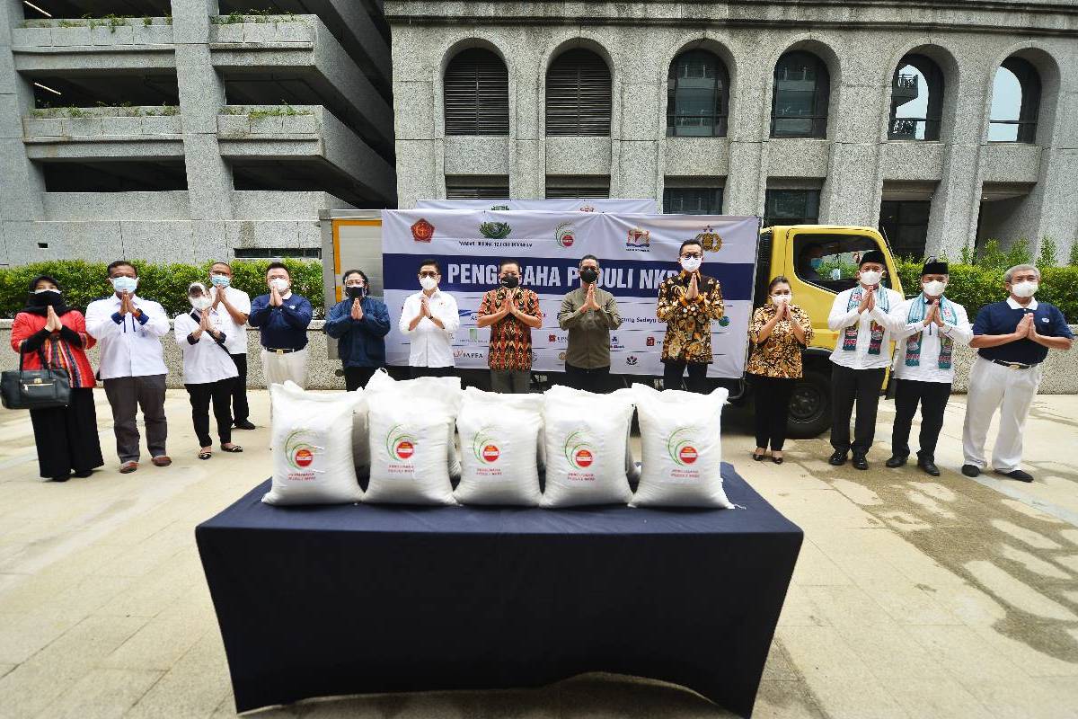 Tzu Chi dan Pengusaha Peduli NKRI Menyalurkan Bantuan PPKM Darurat Bagi 7 Juta Keluarga