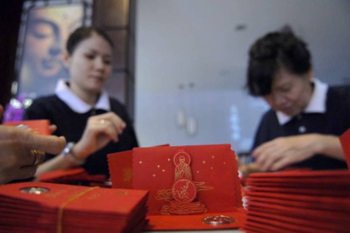 Menyiapkan Angpau Pemberkahan Akhir Tahun