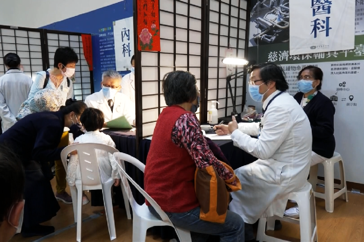 Ceramah Master Cheng Yen: Berdana dan Menyebarkan Dharma dengan Sukacita   