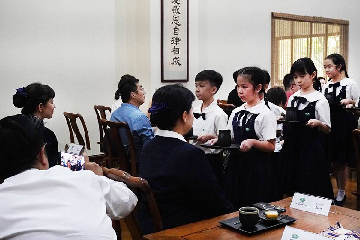 Delegasi Tsinghua University Terkesan Saat Mengunjungi Tzu Chi Center