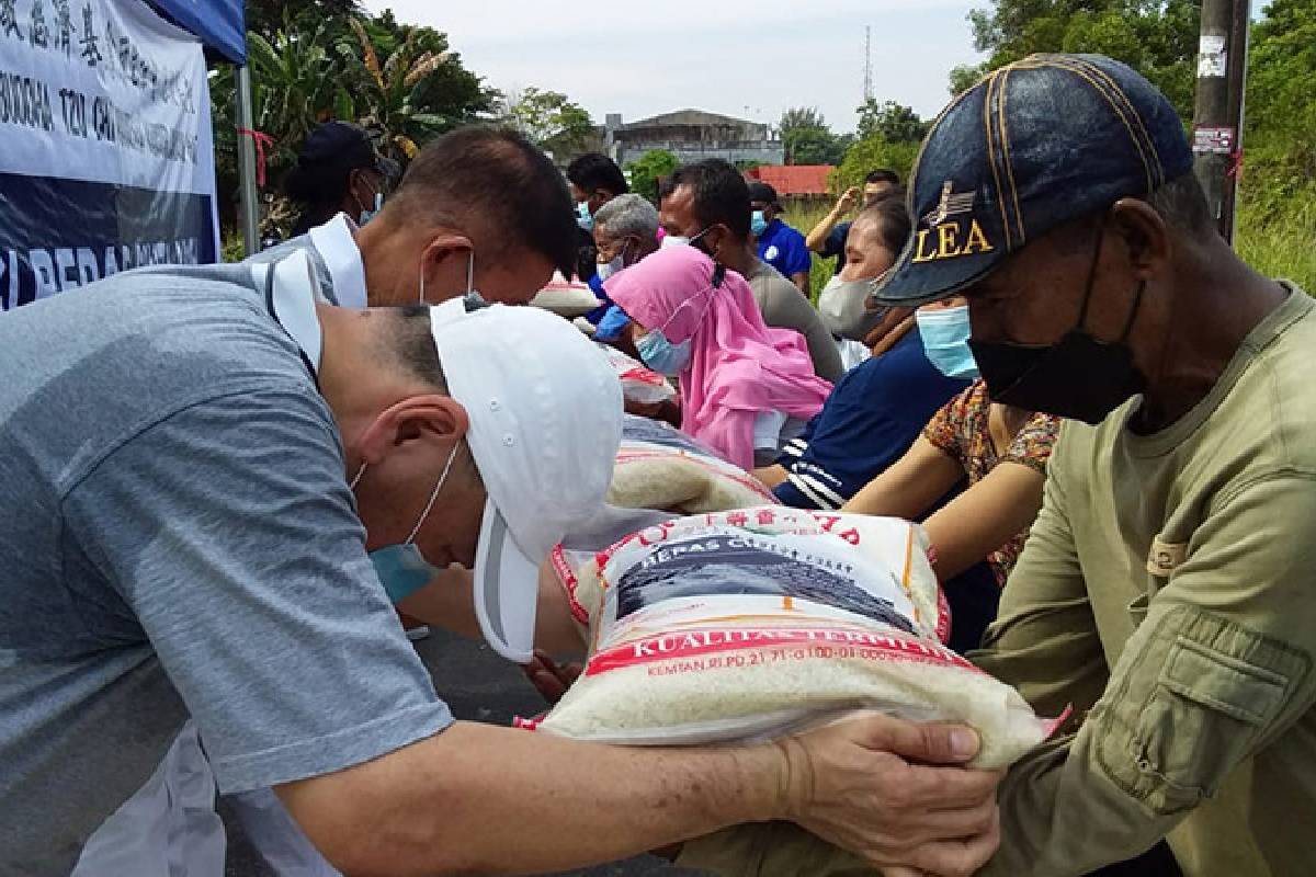 Terang di Tengah Ketidakpastian