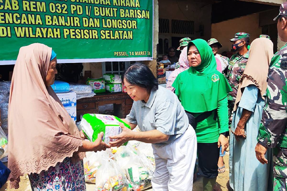 Bantuan untuk Korban Banjir dan Tanah Longsor di Painan, Pesisir Selatan