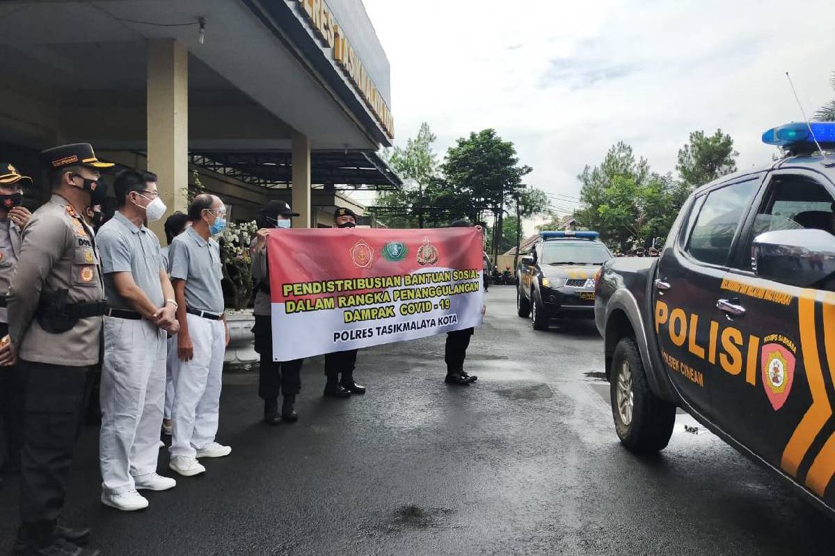 Dua Ribu Paket Beras untuk Masyarakat Terdampak Covid-19 di Tasikmalaya