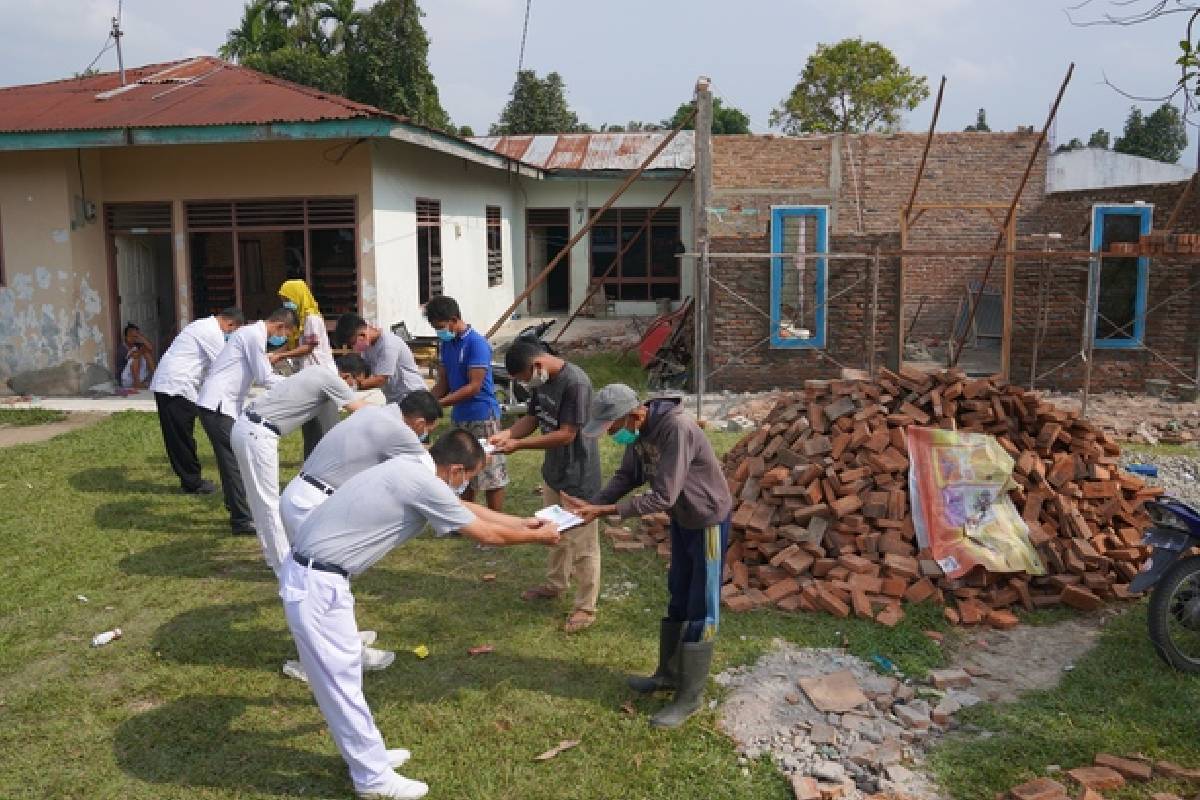 Puting Beliung Terjang Deli Serdang, Relawan Tzu Chi Turun Membantu