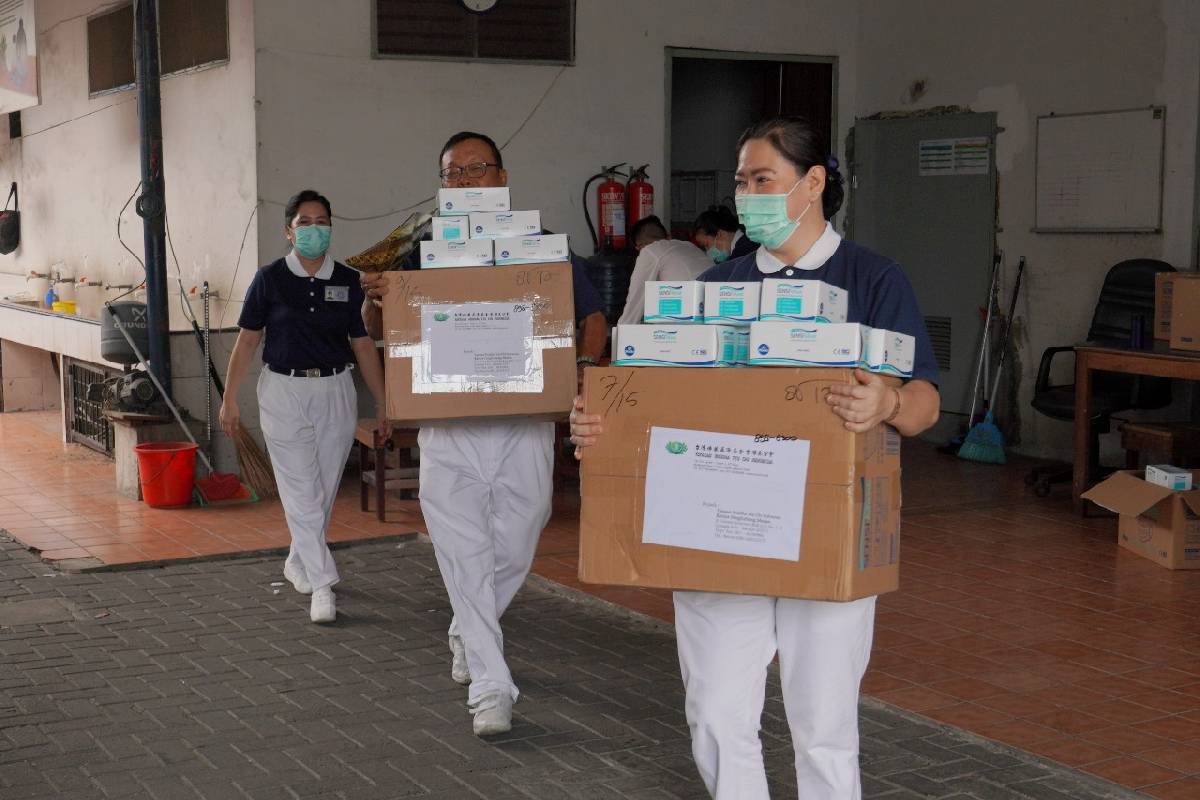Tzu Chi Membagikan 30.000 Masker untuk Rumah Sakit di Kota Medan