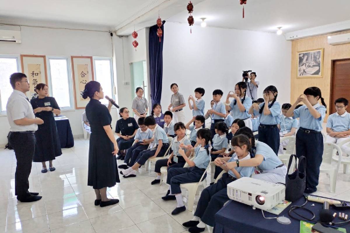 Membina Pola Asuh dan Budi Pekerti yang Baik Sejak Dini